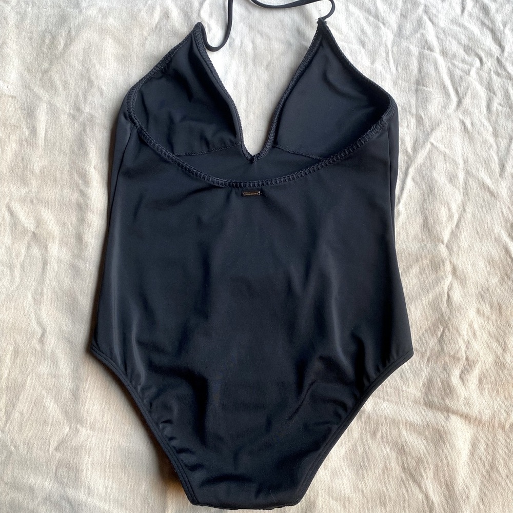 VICTORIA SECRET HALTER ONE PIECE SWIMSUIT. SIZE M.